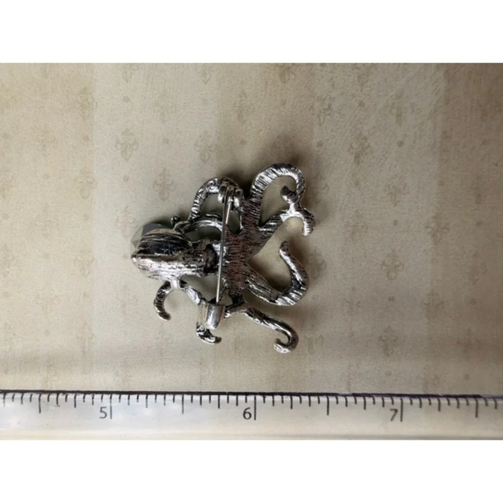 Octopus Brooch Green Rhinestone Silver Tone Crystal Figural Sea Life Pin